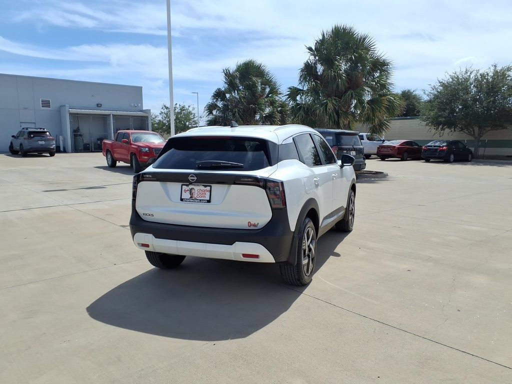 Used 2026 Nissan Kicks SV FWD image 5