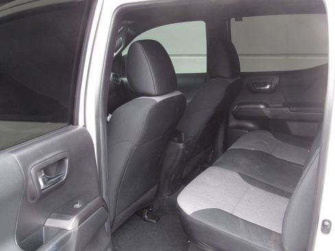 Certified 2023 Toyota Tacoma TRD Sport AWD/4WD image 18