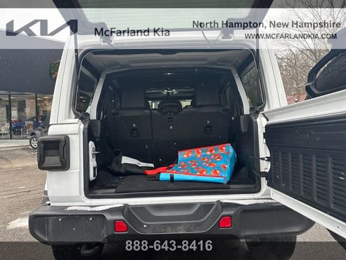 Used 2021 Jeep Wrangler Unlimited Sahara image 24