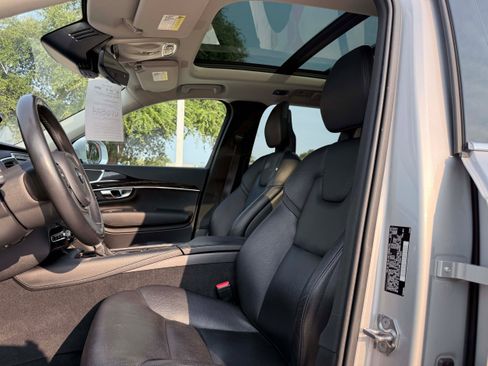 Used 2018 Volvo XC90 T5 Momentum w/ Convenience Package FWD image 13