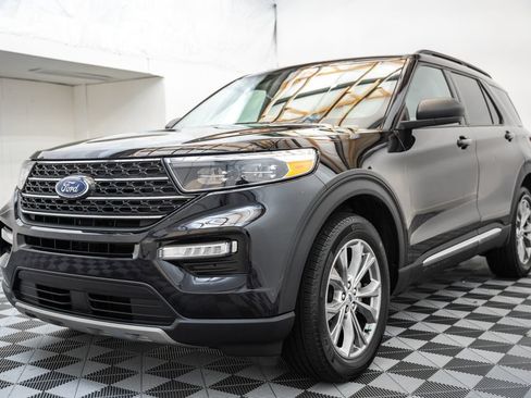 Used 2023 Ford Explorer XLT w/ Equipment Group 202A AWD/4WD image 3
