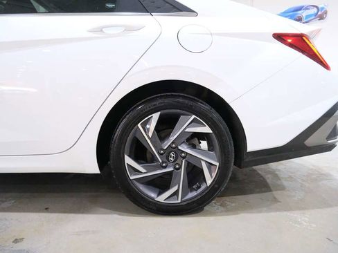 Used 2025 Hyundai Elantra SEL image 7
