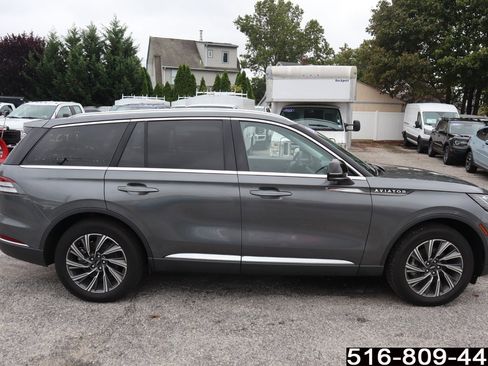 Used 2025 Lincoln Aviator AWD image 6
