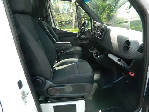 Used 2022 Mercedes-Benz Sprinter 1500 image 15