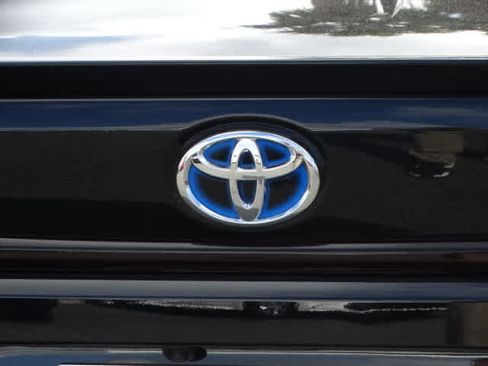 Certified 2025 Toyota Corolla SE image 9