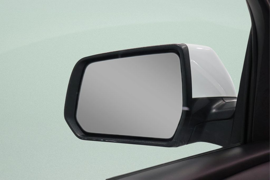 Used 2021 Chevrolet Traverse LT FWD image 23