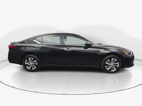 Used 2025 Nissan Altima 2.5 S image 11