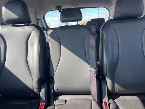 Certified 2024 Kia Carnival LX image 30