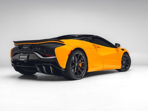 Used 2023 McLaren Artura RWD image 8