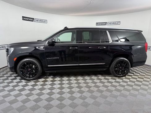 Used 2023 GMC Yukon XL SLT AWD/4WD image 3