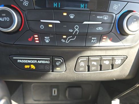 Used 2019 Ford Escape Titanium image 18