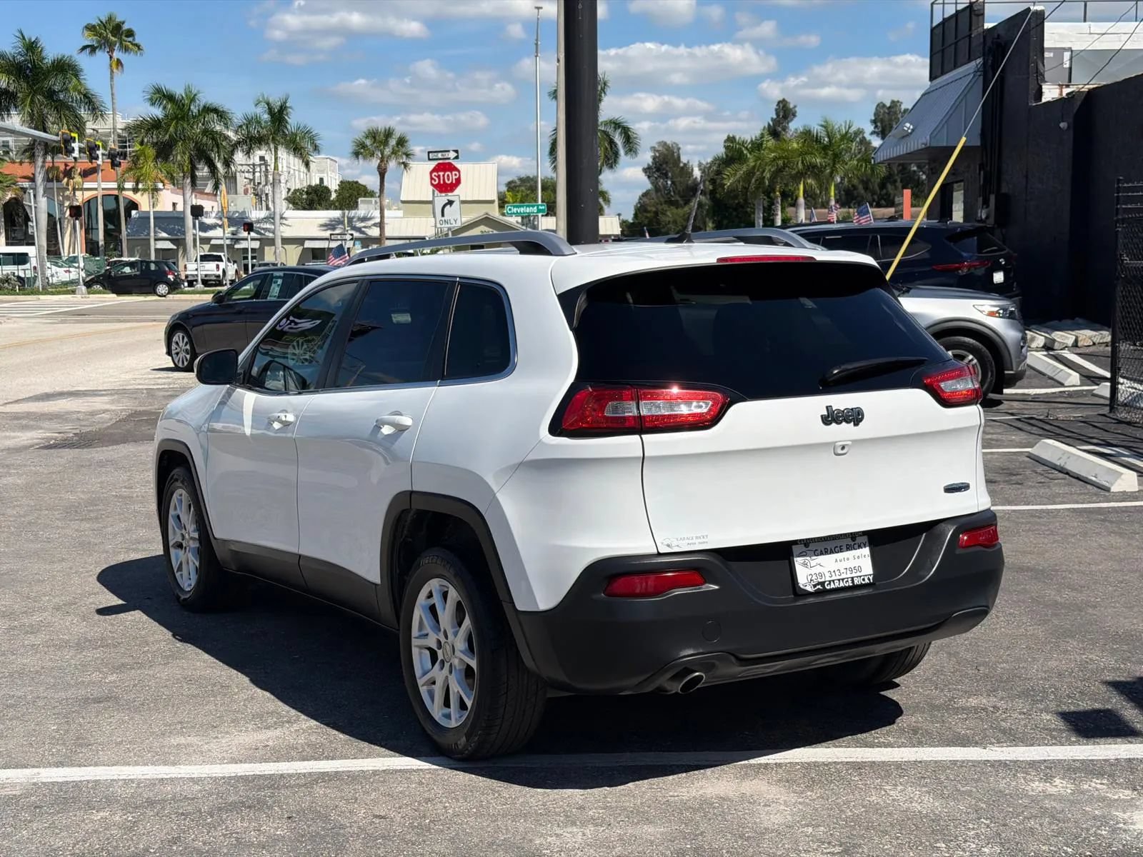 Used 2015 Jeep Cherokee Latitude w/ Comfort/Convenience Group FWD image 7