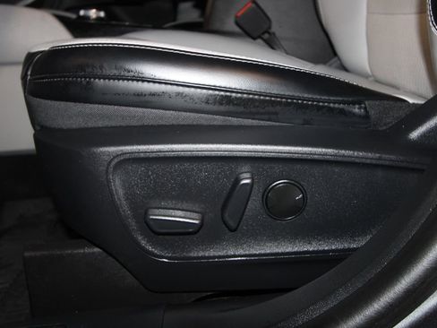 Used 2025 Ford Escape SE image 7