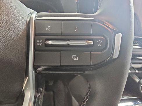 Used 2023 Chevrolet Colorado LT w/ LT Convenience Package II image 23