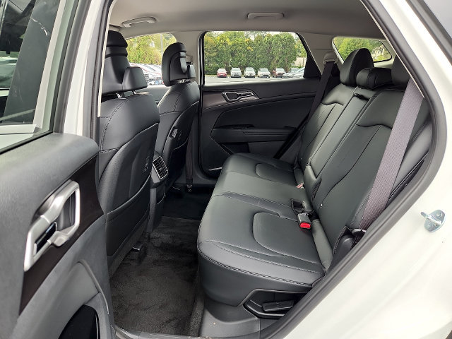 Used 2025 Kia Sportage EX AWD/4WD image 11