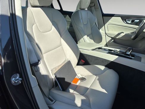 Used 2024 Volvo S60 B5 Plus w/ Climate Package image 10