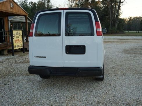 Used 2010 Chevrolet Express 1500 RWD image 15