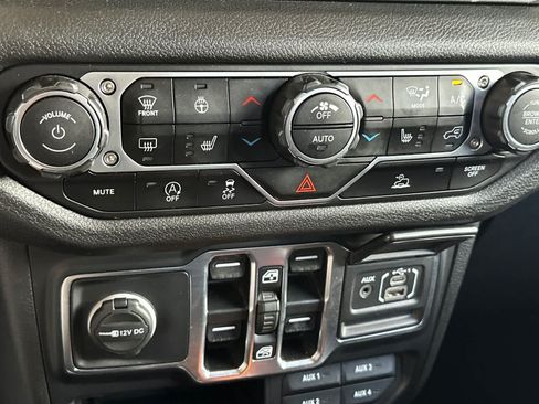 Used 2024 Jeep Gladiator Sport AWD/4WD image 21