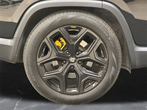 Used 2023 Rivian R1S Launch Edition image 36