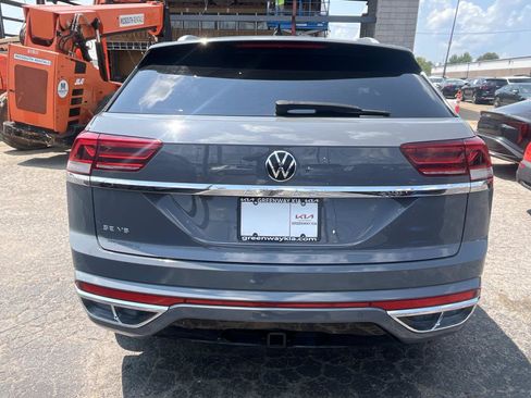 Used 2021 Volkswagen Atlas Cross Sport SE w/ Panoramic Sunroof Package FWD image 6