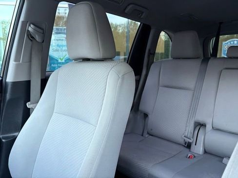 Used 2014 Toyota Highlander LE image 22