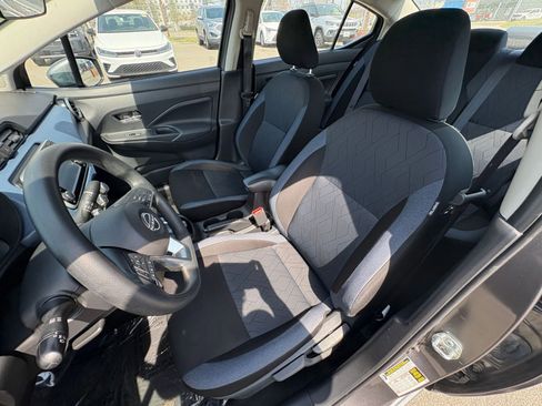 Used 2025 Nissan Versa SV image 34