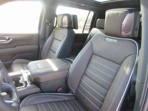 New 2026 GMC Yukon XL Denali Ultimate image 12