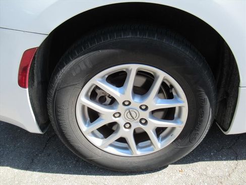 Used 2023 Chrysler Voyager LX FWD image 5