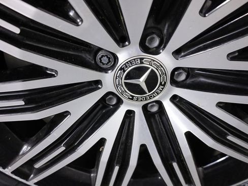 Used 2023 Mercedes-Benz EQS 580 4MATIC SUV w/ Exclusive Trim Package image 8