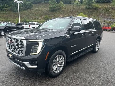 Used 2025 GMC Yukon XL Denali AWD/4WD image 9