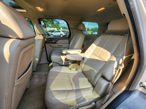 Used 2007 GMC Yukon SLT w/ SLT Preferred Equipment Group AWD/4WD image 16