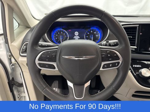 Used 2023 Chrysler Pacifica Touring-L FWD image 14