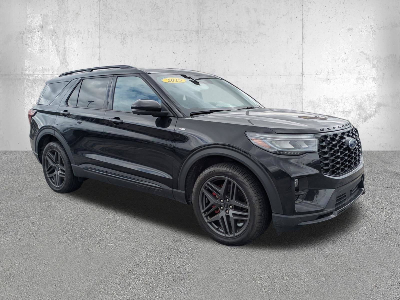 Used 2025 Ford Explorer ST-Line w/ Premium Package AWD/4WD image 2