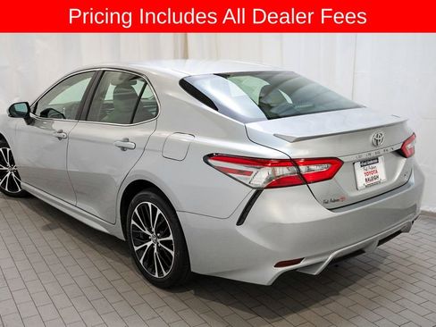 Used 2018 Toyota Camry SE w/ Convenience Package FWD image 3
