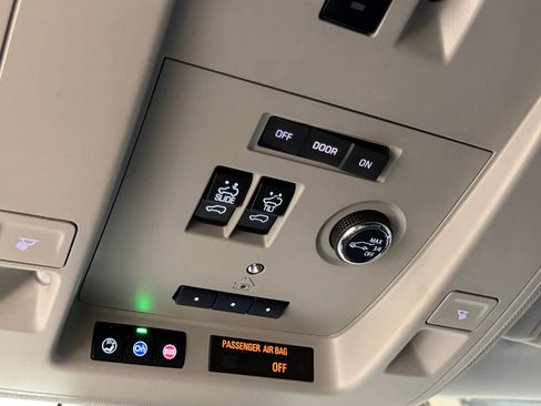Used 2020 Cadillac Escalade ESV Premium Luxury AWD/4WD image 35