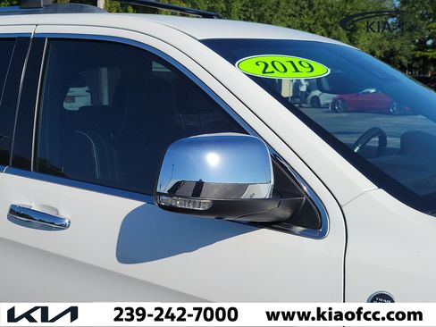 Used 2019 Jeep Grand Cherokee Overland AWD/4WD image 8