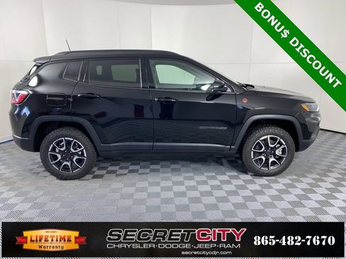 New 2026 Jeep Compass Trailhawk image 8