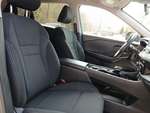 Used 2023 Nissan Rogue S image 17