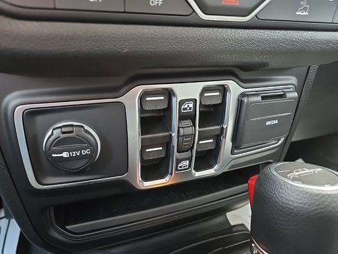 New 2025 Jeep Gladiator Sport image 49