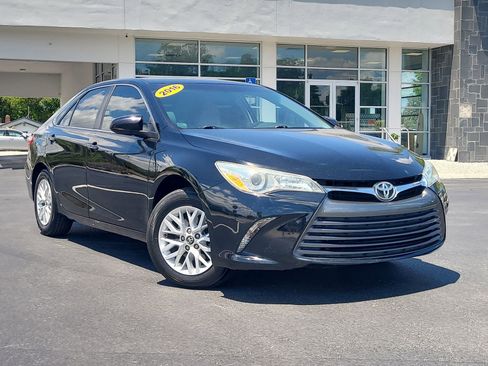 Used 2016 Toyota Camry LE FWD image 32