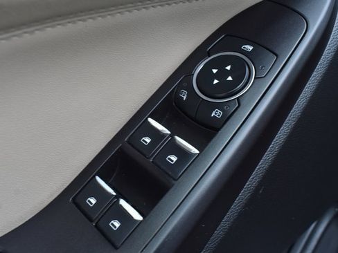 Used 2020 Ford Explorer XLT w/ Equipment Group 202A image 15