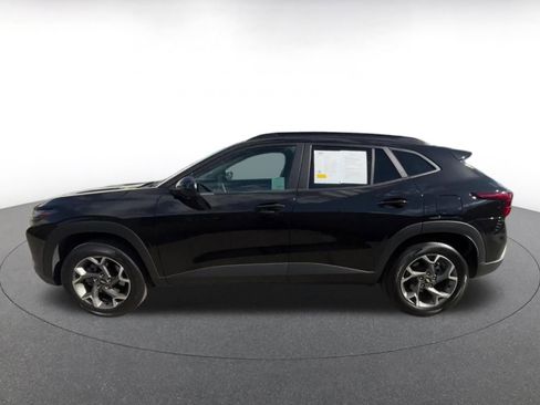 Used 2025 Chevrolet Trax LT image 9