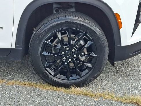 Certified 2025 Chevrolet Traverse LT w/ Midnight/Sport Edition FWD image 8