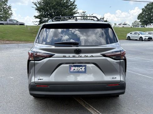 Used 2026 Toyota Sienna XLE FWD image 8