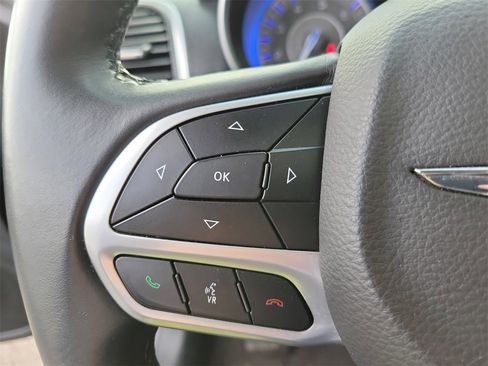 Used 2017 Chrysler 300 Touring w/ Value Package image 21