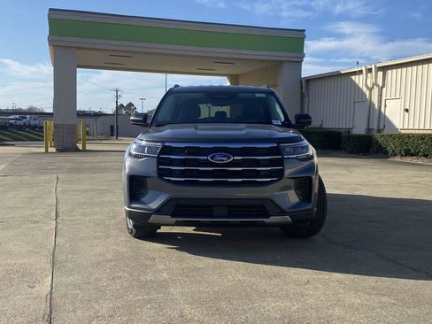 Used 2025 Ford Explorer Active RWD image 9