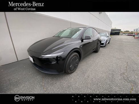 Used 2026 Tesla Model Y AWD image 1