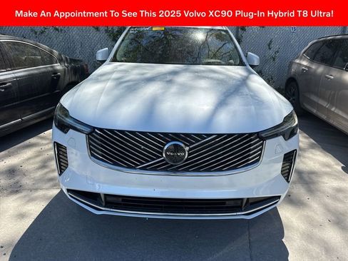 Used 2025 Volvo XC90 T8 Ultra w/ Protection Package Premier image 2