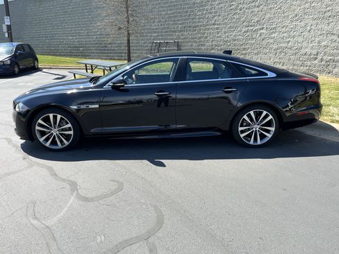 Used 2019 Jaguar XJ R-Sport image 4