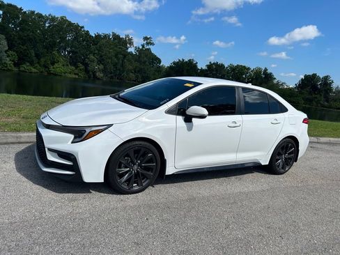 Certified 2025 Toyota Corolla SE FWD image 2